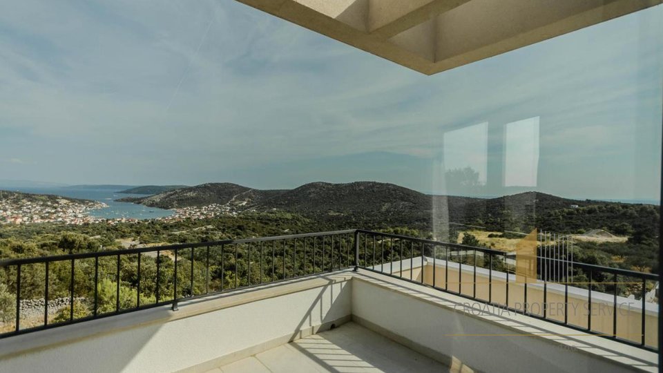 Luxusvilla mit Panoramablick auf das Meer in der Nähe von Trogir!