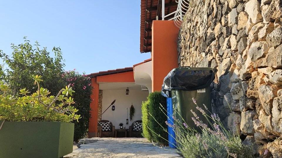 A beautiful villa with a private connection to the boat - Vinišće!