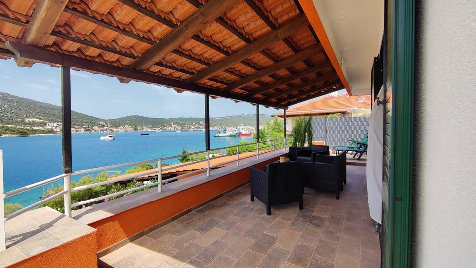 Eine wunderschöne Villa mit privater Verbindung zum Boot – Vinišće!