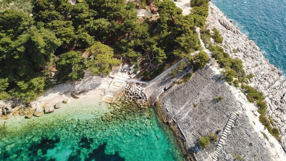 Wunderschönes Steinhaus in exklusiver Lage, erste Reihe am Meer – der Insel Hvar!
