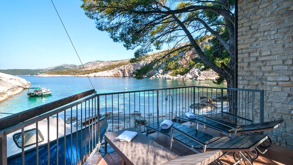 Beautiful stone house in an exclusive location, first row by the sea - the island of Hvar!
