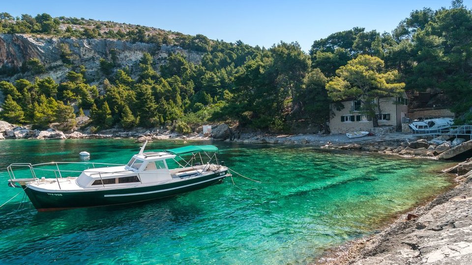 Beautiful stone house in an exclusive location, first row by the sea - the island of Hvar!
