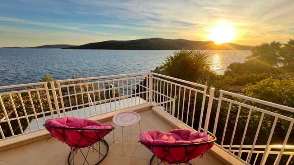 Luxury apartment 1st row by the sea near Trogir!