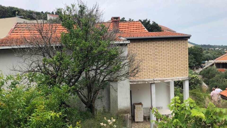 Gradbeno zemljišče z dvema hišama le 40 m od morja - Korčula!