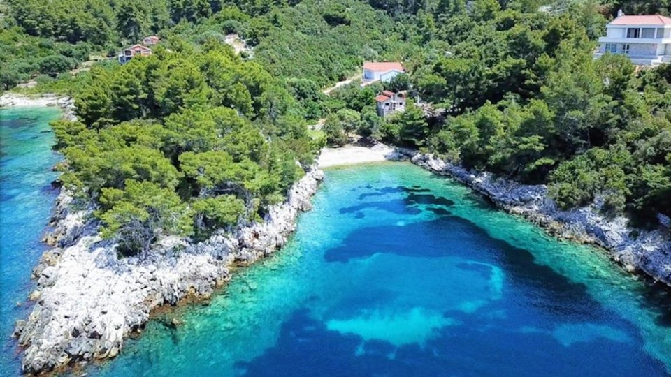 Gradbeno zemljišče na odlični lokaciji 60 m od plaže na otoku Korčula!