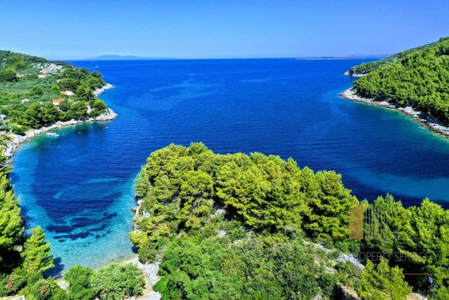 Building plot in a prime location 60 m from the beach on the island of Korčula!