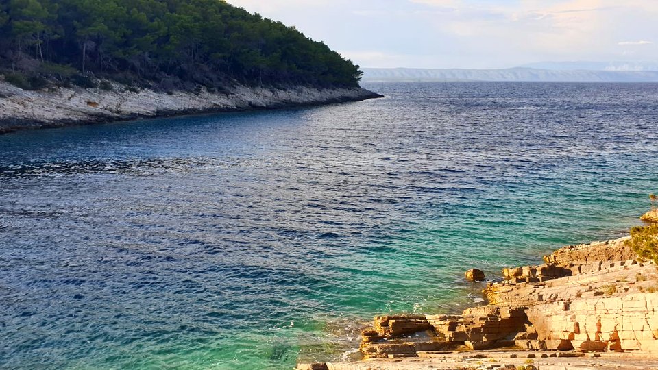 Izjemno zemljišče 1. red ob morju z neskončnim potencialom - Vela Luka, Korčula!