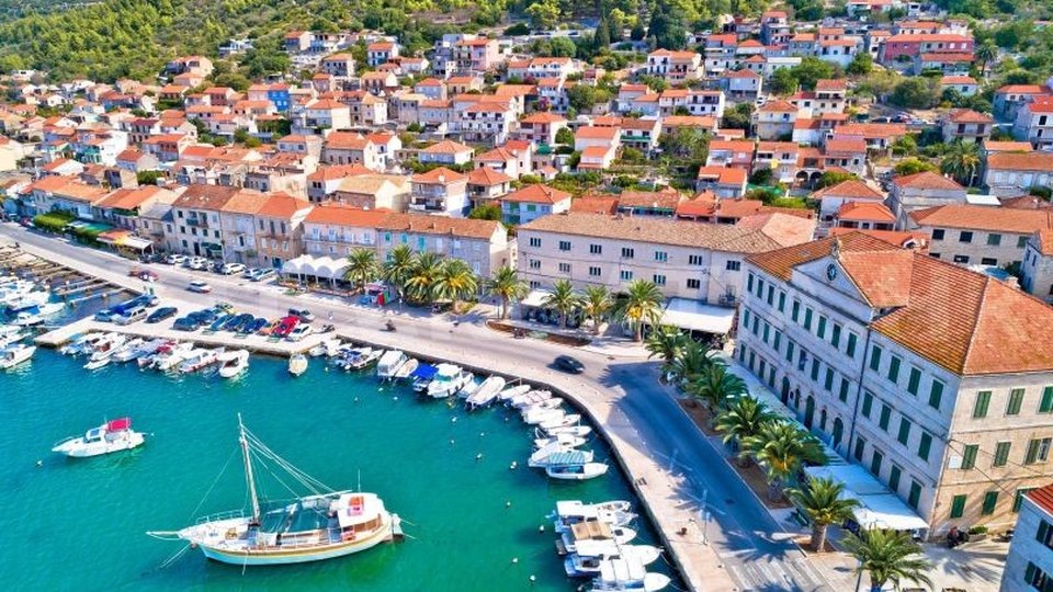 Außergewöhnliches Grundstück in 1. Reihe am Meer mit endlosem Potenzial – Vela Luka, Korčula!
