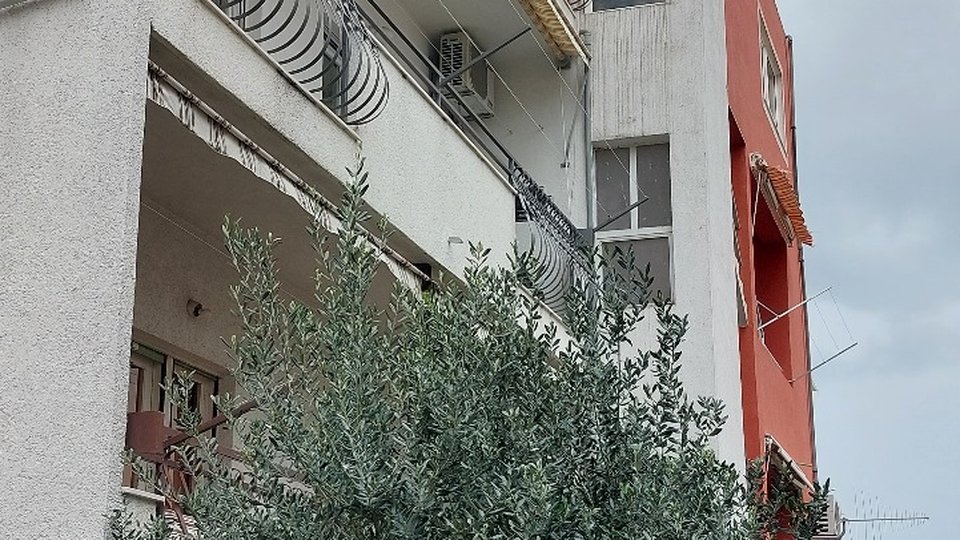 Trisobno stanovanje v mirni soseski - Split!