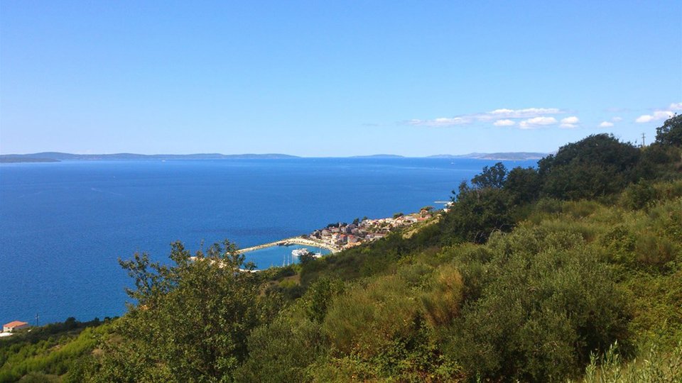 Kamena kuća s velikim potencijalom i panoramskim pogledom na more u okolici Splita!