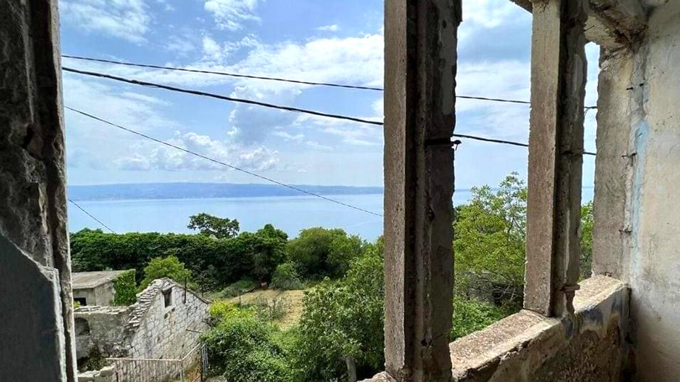 Ein Steinhaus mit großem Potenzial und Panoramablick auf das Meer in der Nähe von Split!