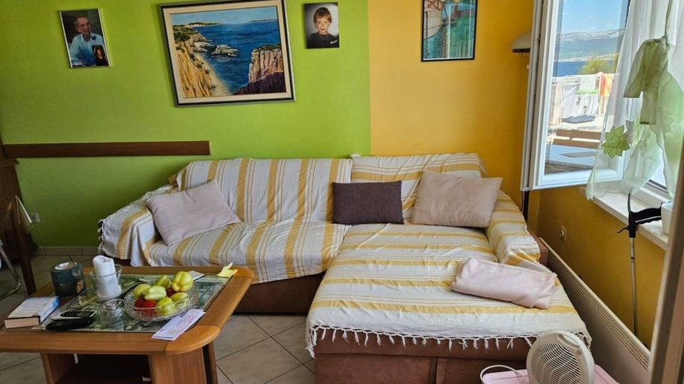 Eine exklusive Oase am Strand – ein Haus mit zwei Wohnungen in bezaubernder Lage auf Čiovo!