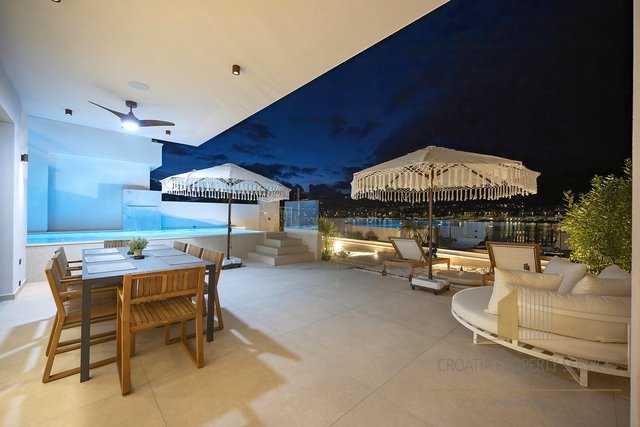 Luksuzni kompleks 7 vil, prvi red ob morju na otoku Čiovo! Edinstvena priložnost!