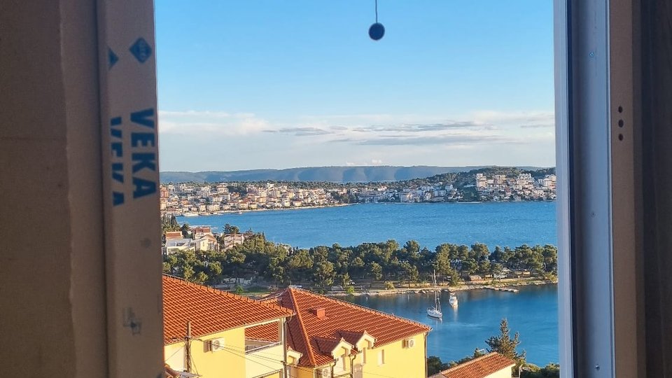 Luxus-Penthouse mit Dachterrasse und Blick auf das Meer – die Insel Čiovo!