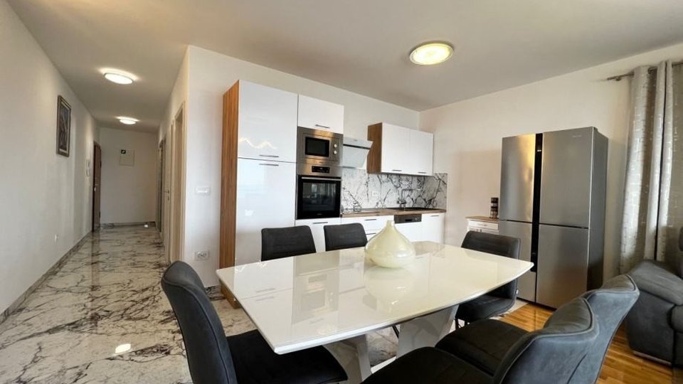 Moderne Wohnung in attraktiver Lage 80 m vom Meer entfernt auf der Insel Čiovo!