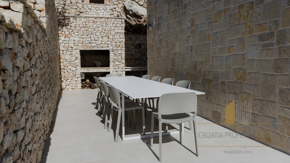 Exclusive Rent to Buy Offer: Luxurious Haven in Vinišće – Stone Traditional Home with a Modern Twist!"