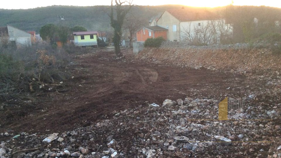 CONSTRUCTION LAND SURFACE 1 206 SQM, DISTANCE FROM THE SEA IS 50 METERS, ŠIBENIK AREA!