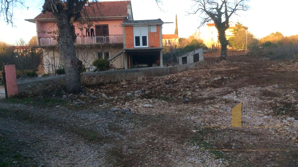 CONSTRUCTION LAND SURFACE 1 206 SQM, DISTANCE FROM THE SEA IS 50 METERS, ŠIBENIK AREA!