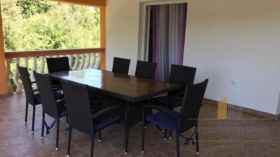 Spacious apartment house 50 m from the beach near Zadar!