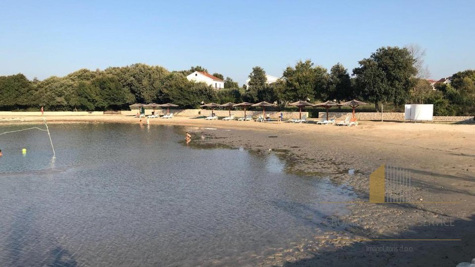 Prostorna apartmajska hiša 50 m od plaže v bližini Zadra!