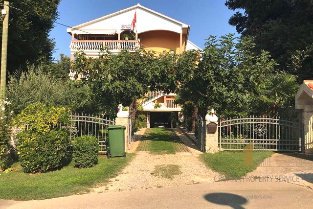 Geräumiges Apartmenthaus 50 m vom Strand entfernt in der Nähe von Zadar!