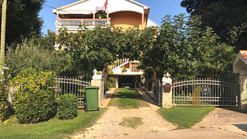 Spacious apartment house 50 m from the beach near Zadar!