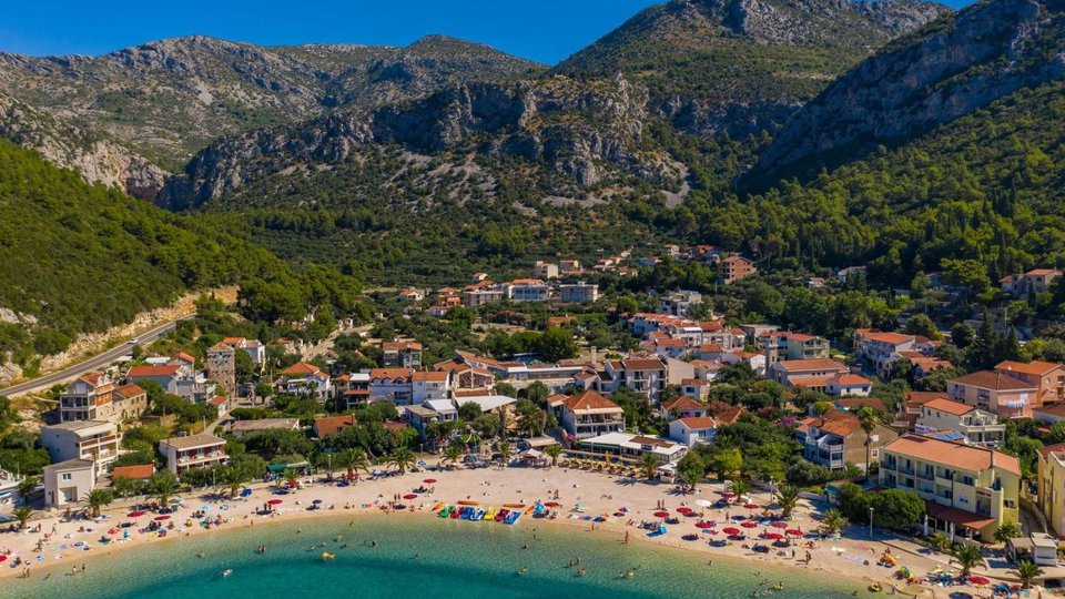 Touristendorf mit Hotel, erste Reihe zum Strand - Klek!