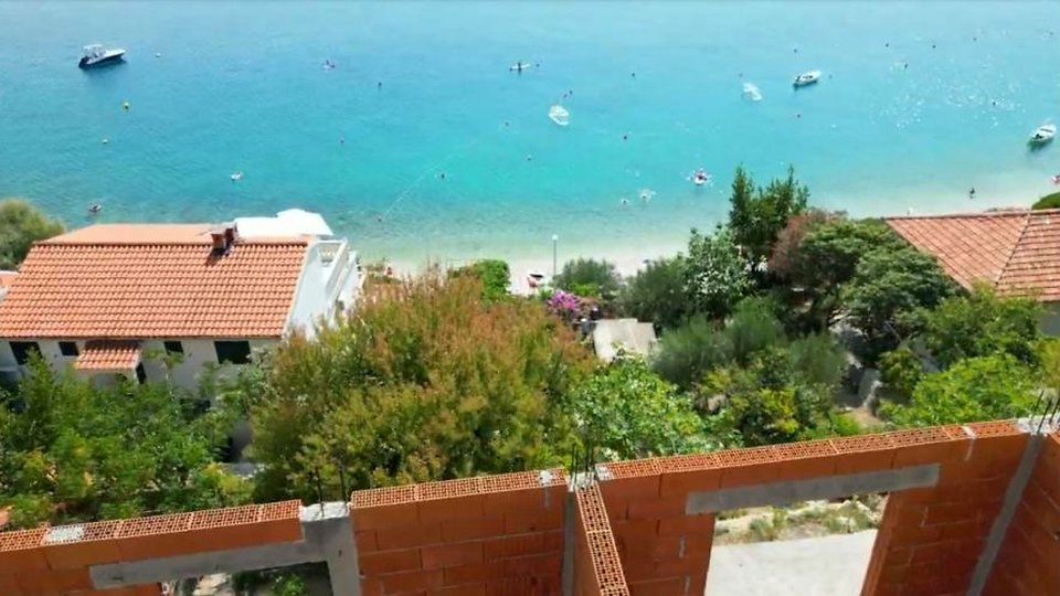 Im Bau befindliches Haus mit großem Potenzial, zweite Linie zum Strand - Podaca!