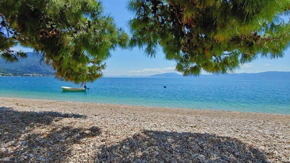 Im Bau befindliches Haus mit großem Potenzial, zweite Linie zum Strand - Podaca!