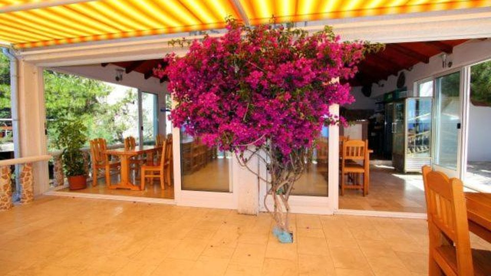 Attractive pension in an exclusive location by the sea on the island of Hvar!