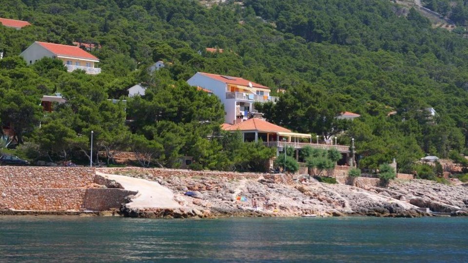 Attractive pension in an exclusive location by the sea on the island of Hvar!