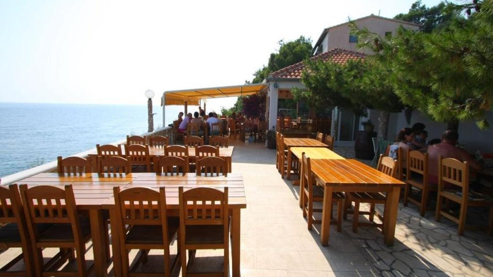 Attractive pension in an exclusive location by the sea on the island of Hvar!