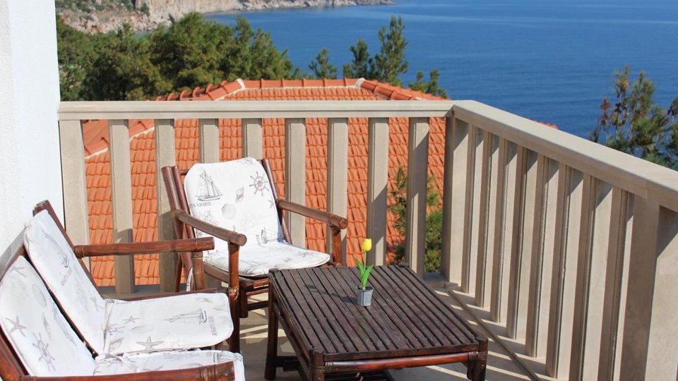 Attractive pension in an exclusive location by the sea on the island of Hvar!