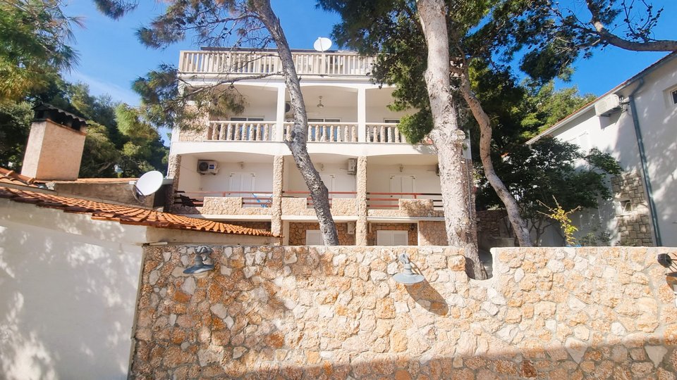 Attractive pension in an exclusive location by the sea on the island of Hvar!