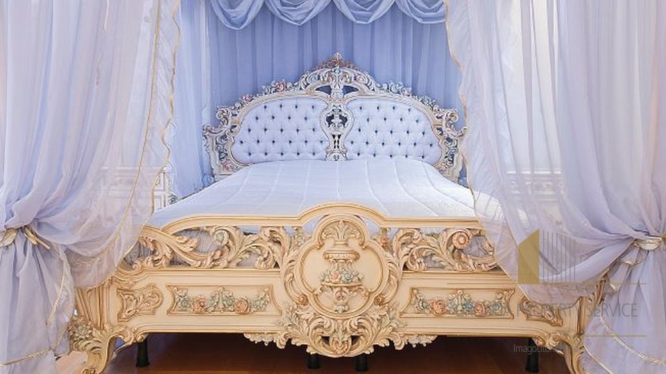 Royal-Stil Villa an der Makarska Riviera - sehr ungewöhnliches Design