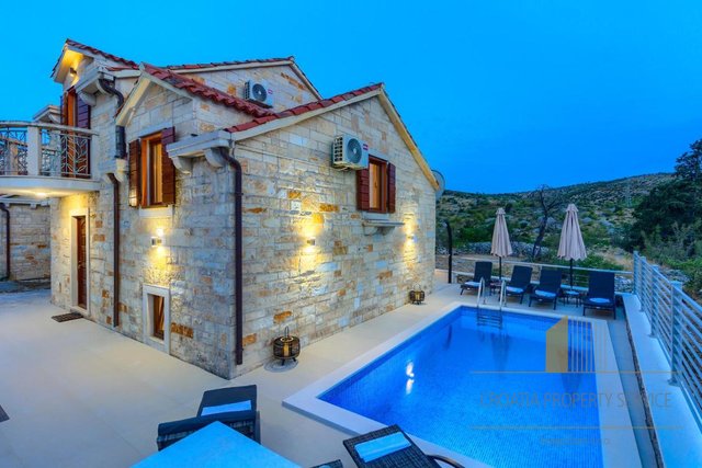 Beautiful stone villa with swimming pool on the island of Brač!
