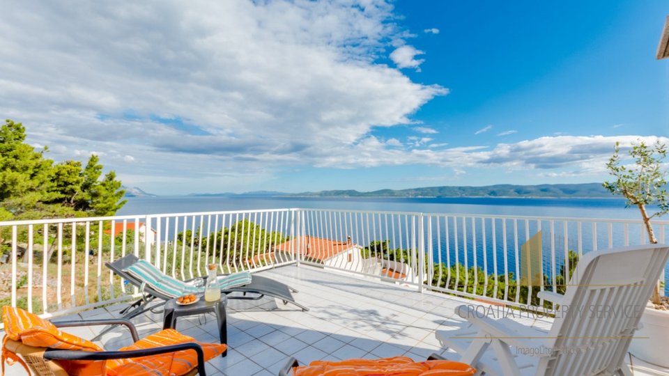 Wunderschönes Apartmenthaus mit Meerblick an der Riviera von Omiš!