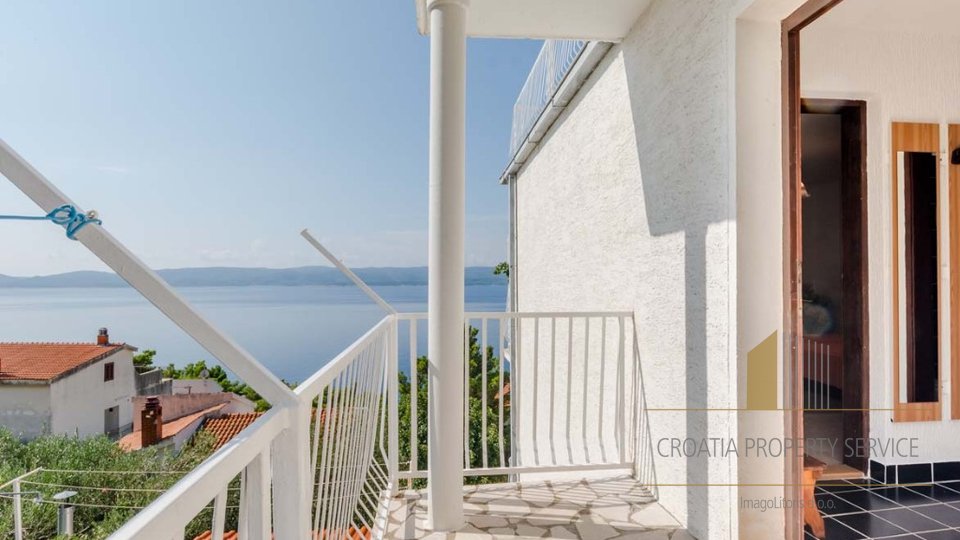 Beautiful apartment house with a sea view on the Omiš Riviera!