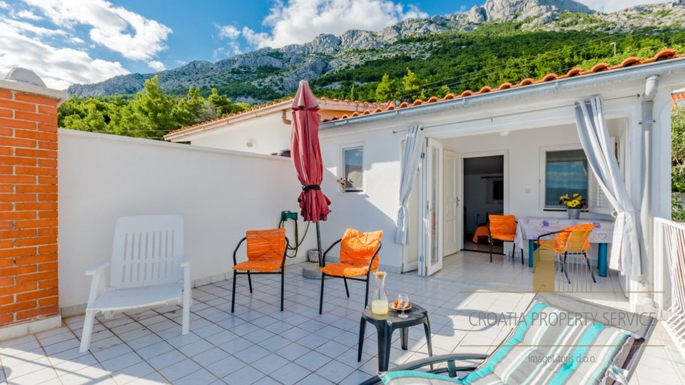 Beautiful apartment house with a sea view on the Omiš Riviera!