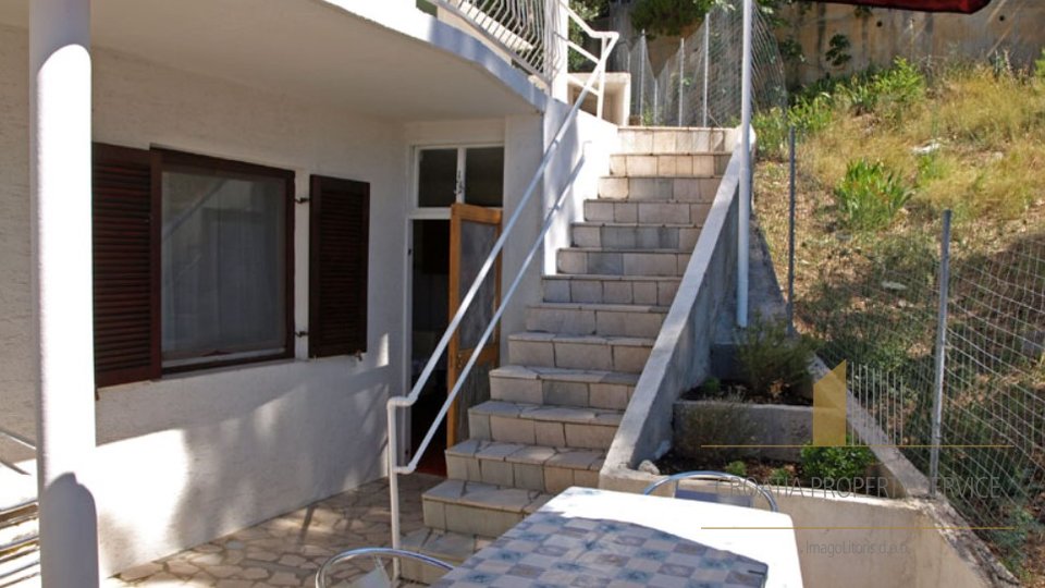 Beautiful apartment house with a sea view on the Omiš Riviera!