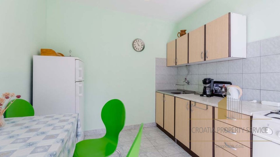 Prekrasna  apartmanska kuća s pogledom na more na  Omiškoj Rivijeri!