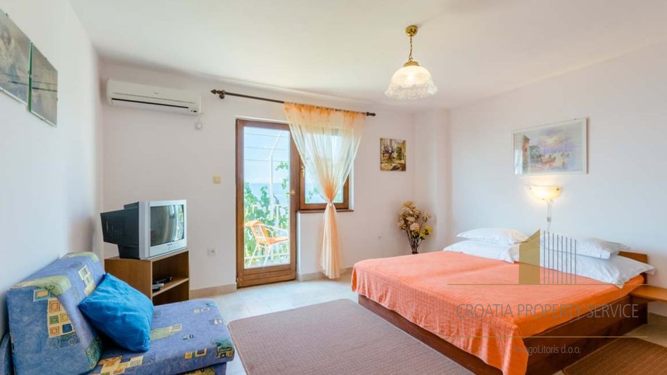 Beautiful apartment house with a sea view on the Omiš Riviera!