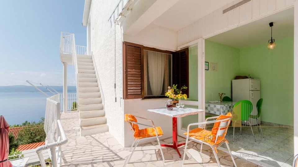 Beautiful apartment house with a sea view on the Omiš Riviera!