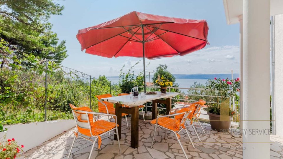 Beautiful apartment house with a sea view on the Omiš Riviera!