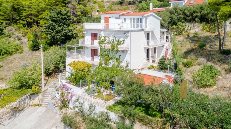 Wunderschönes Apartmenthaus mit Meerblick an der Riviera von Omiš!