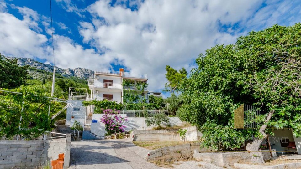 Beautiful apartment house with a sea view on the Omiš Riviera!