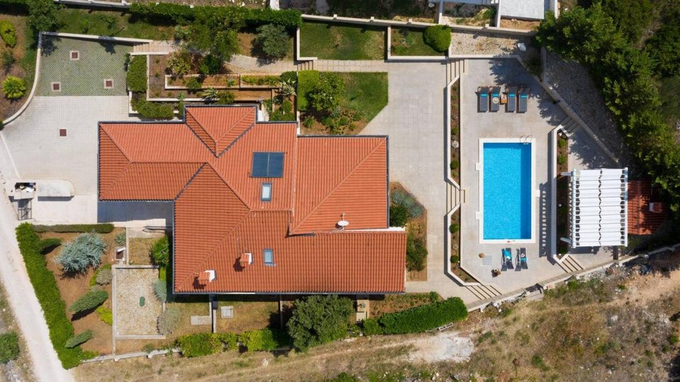 Ekskluzivna dizajnerska vila s pogledom na morje - Vodice!