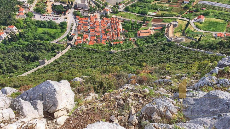 Eine seltene Gelegenheit: ein außergewöhnliches Grundstück innerhalb der Mauern von Ston auf Pelješac!