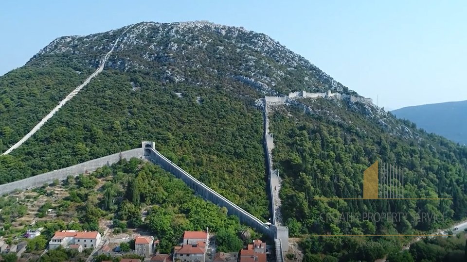 Redka priložnost: izjemno zemljišče znotraj obzidja Stona na Pelješcu!