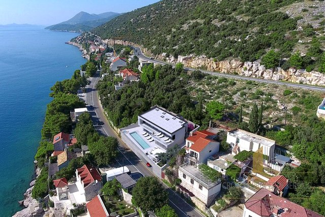 Grundstück mit Projekt- und Baugenehmigung für eine Luxusvilla, zweite Reihe zum Meer – Dubrovnik!